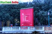 Hinweisschild zur Biennale und Eingang zu den "Giardini"
